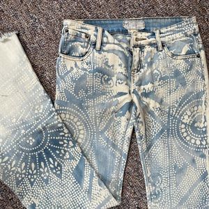 Bell Bottom Bleached Pattern Jeans
